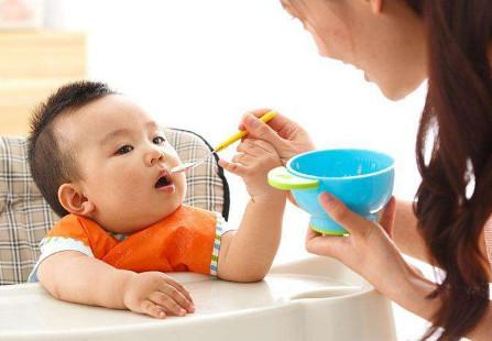 孩子究竟多大吃“大人饭”才恰当? 为了孩子成长好, 家长要知道
