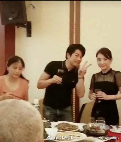 郭富城回方媛老家办满月酒: 县长前来捧场, 还遭女儿偷袭胸肌!