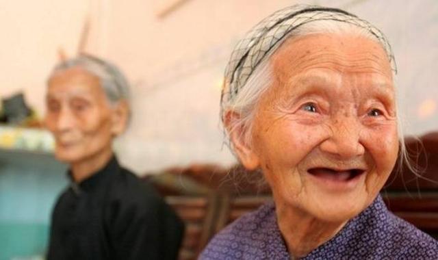 50岁之后, 有这6大特征, 是长寿的标志! 快看看你有吗?