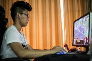 20岁少年查出肝癌晚期, 妈妈医院下跪哭着说: 救救我的儿子吧