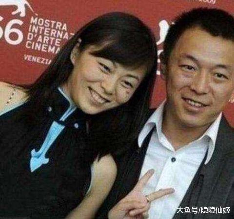 娱乐圈不嫌“糟糠之妻”的男明星, 个个是男神, 第三位非常浪漫