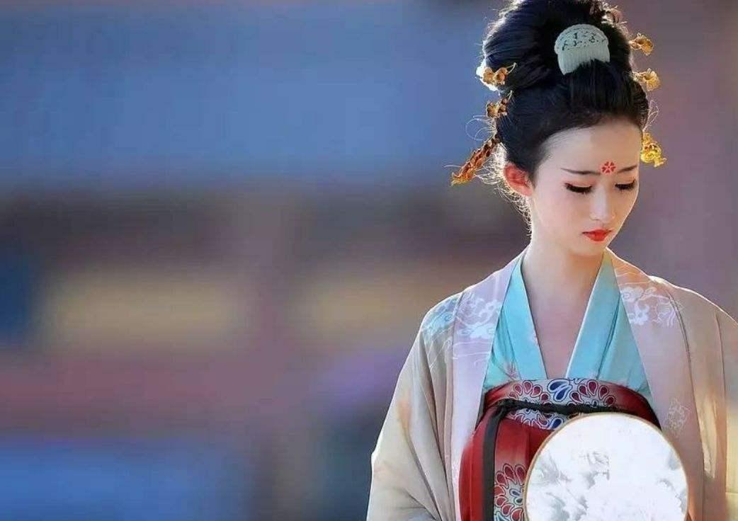 后汉书里，阴丽华和刘秀的儿子，