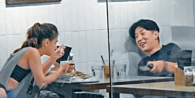 房祖名恋上赌王女儿? 两人被拍到一起吃饭, 有说有笑!