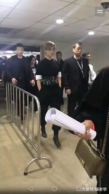 脸还是原装的好! 杨颖和杨幂居然被李宇春去打架的造型碾压?