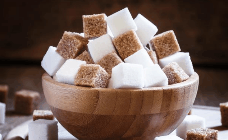 女人过了40岁, 月经量少, 这3类食物别乱吃, 贪吃容易导致提前绝经