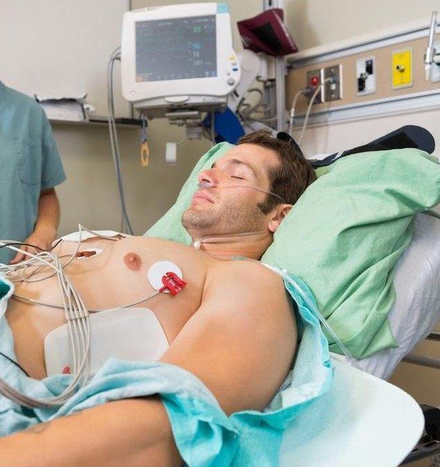 男子额头出汗猝死, 连医生都没办法, 称太快了