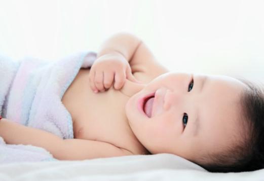 宝宝身上这2个部位家长多摸摸, 孩子不仅发育好, 还更聪明
