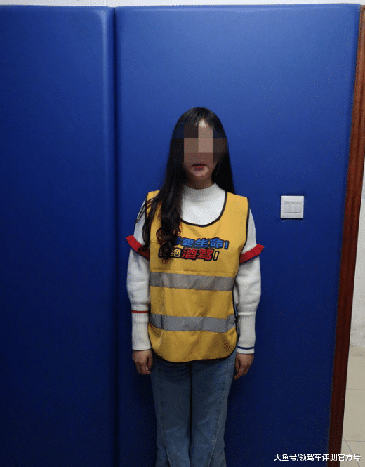 美女开车酒驾, 买车不到半年就被拘留, 事后她竟说出这句话