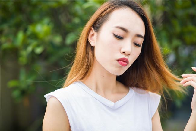 老公请来年轻的保姆帮我照顾孩子, 却因此背叛了我
