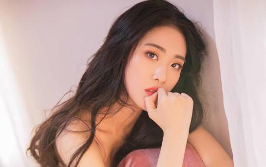 女人对你“日久生情”, 会憋不住有这样的“暗示性”表现!