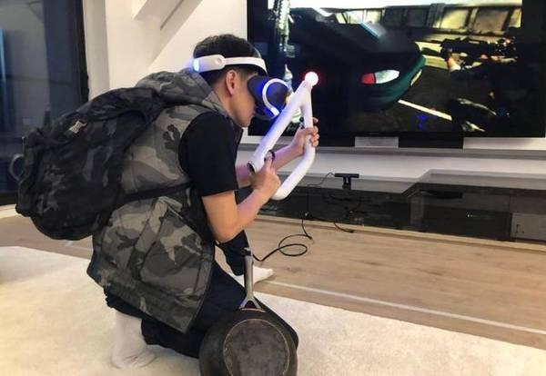 陈若仪晒林志颖打游戏照片 网友: 平底锅都拿出来玩, 偶像包袱呢?