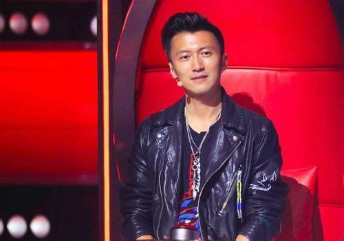 《好声音》让节目组和观众失望的导师, 本以为是顶梁柱, 却成背景