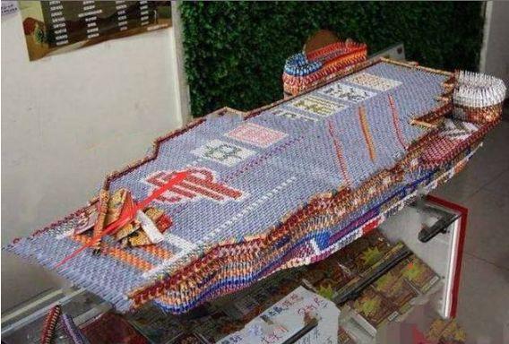 男子买了5万张彩票, 女友因此与其分手, 只能做成模型激励自己