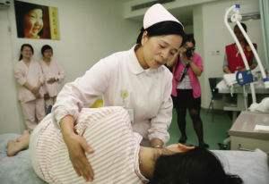 10年老资历产房助产士叮嘱: 生个娃, 这些就够了(实用待产包)