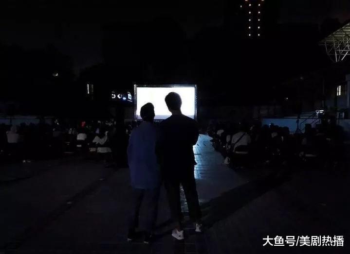 《蓝色大门》取景学校即将被拆, 陈柏霖桂纶镁穿校服上演回忆杀!