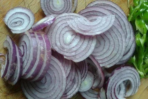 1个洋葱丢盆里, 花朵砰砰开, 一下能变2个头!