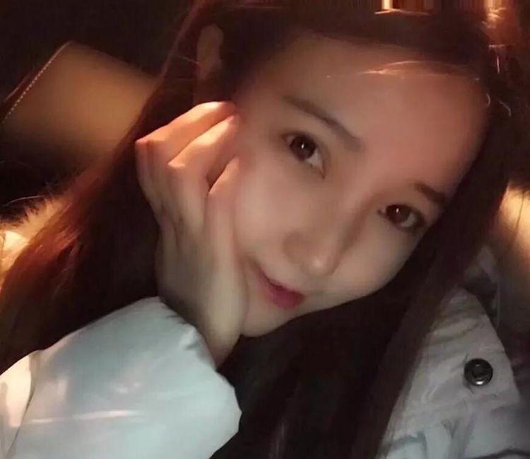 男子游戏中认识女网友, 见面后缠着他不放, 赔了夫人又折兵