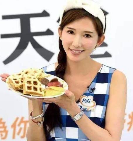 你能认出这是沈梦辰? 几乎不能做正常表情