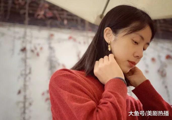 41岁孙莉首晒小儿子照片, 一家人其乐融融! 网友: 有儿有女太圆满