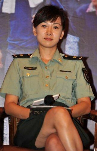 出道17年零绯闻, 22岁获金鸡奖最佳女配, 今凭容嬷嬷上热搜翻红