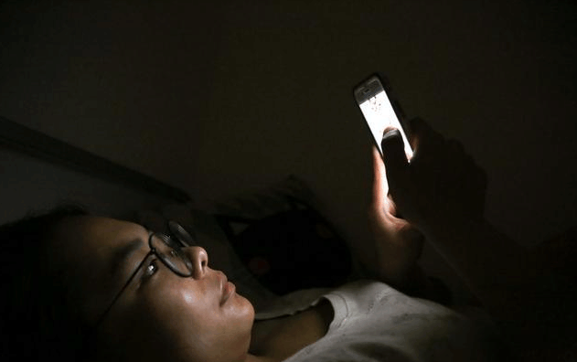 20岁女孩不抽烟, 不喝酒, 却查出肺癌! 医生: 2个坏习惯害了她