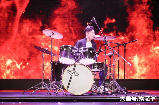 黄渤王宝强于和伟王迅争C位 “好戏4U”发布会上演《一出好戏》