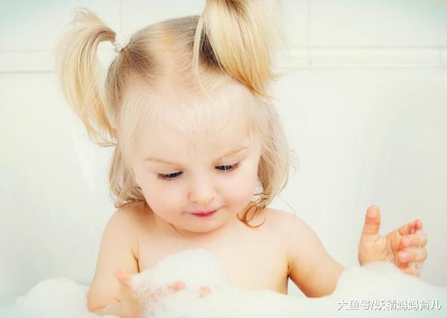 给宝宝洗澡有啥难的? 事实上方法不得当的妈妈不在少数