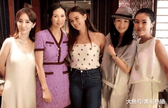 邓文迪失恋后回国后和章子怡等人聚会, 高超手腕令网友折服!