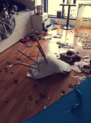 回家看到家里场面以为遭贼了, 原来是家里来了拆迁大队长