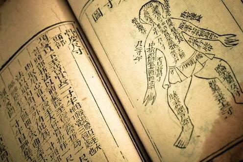 医生都羡慕: 脸上有这3个特点的人, 说明有富贵长寿之命!