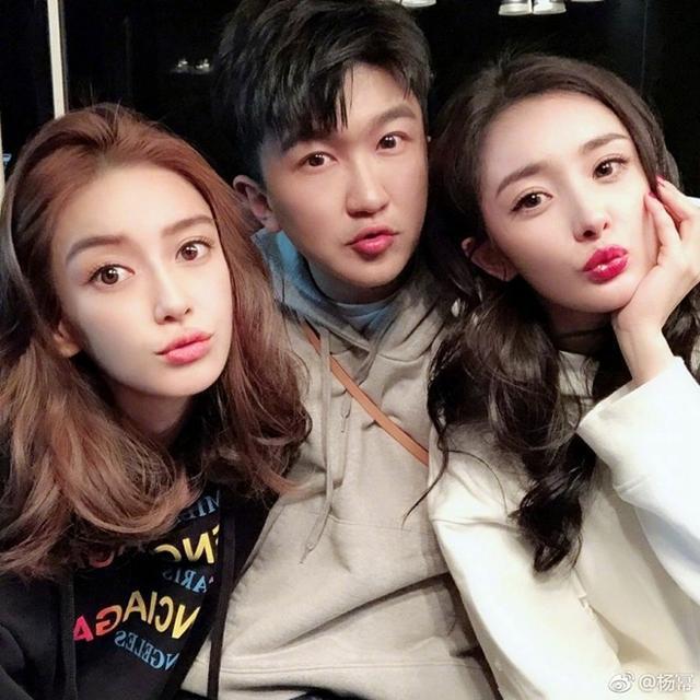 杨幂零点为baby送生日祝福: 福如东海, 寿比南山!