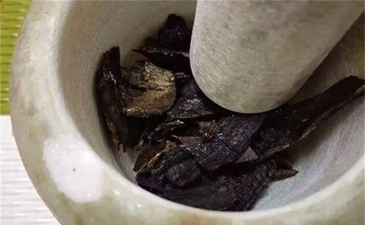 给花埋点“香蕉粉”, 枝条壮实呼呼开花, 养啥花都旺!