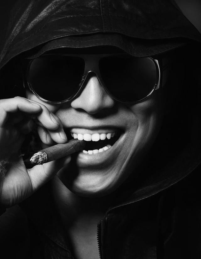 黄渤路边撸个串就收了林志玲, 为什么追舒淇却等了4部电影