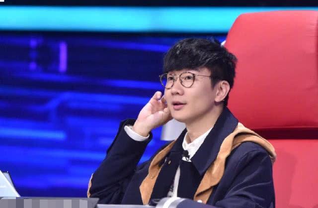 《梦想的声音》张靓颖说错话, 华少及时提醒, 她立刻捂脸道歉!