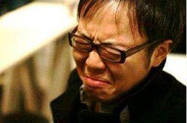 老夫妻确诊癌症, 儿子医院走廊痛哭, 狂扇自己说都怪我不孝!