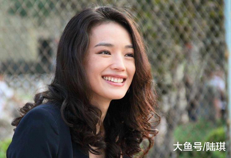 “没本事的男人, 才会在女人面前傲慢”