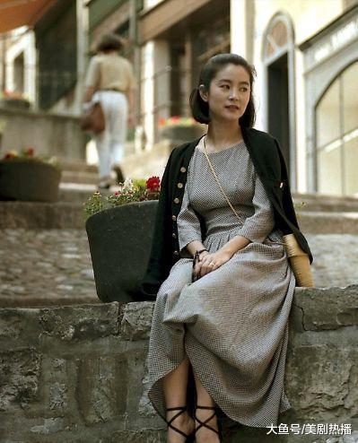 林青霞与17岁女儿逛街! 网友: 分不清母女, 完美避开妈妈所有优点