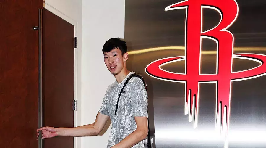 杨毅专栏|周琦被裁, 天塌了吗?