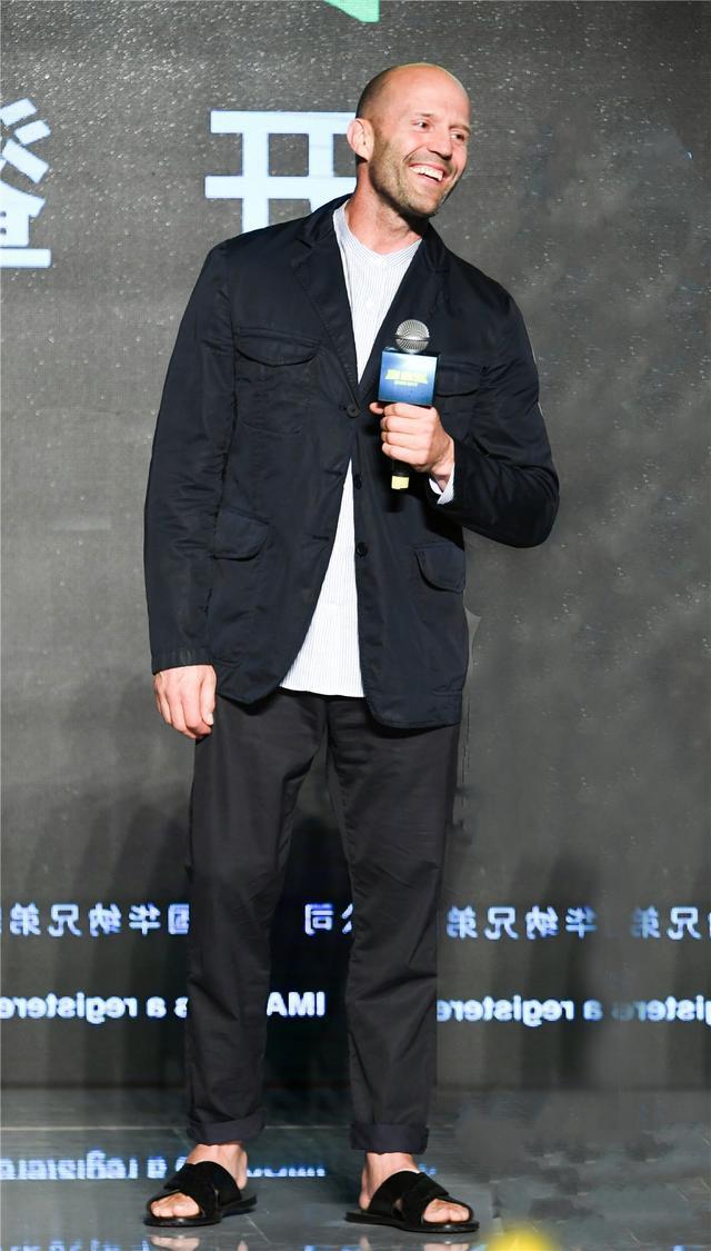 李冰冰称想减肥来拍戏 斯坦森再次拖鞋造型亮相