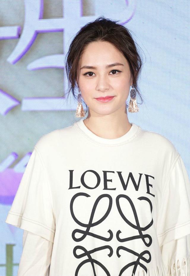 微博 Qzone 微信 阿娇再现娇式穿搭毫无美感 脸庞圆润否认五月结婚传闻