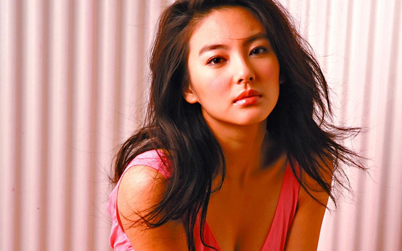 张雨绮离婚后首现身! 面带笑容神采奕奕, 网传离婚原因被官方否认