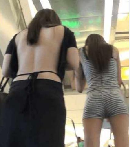 妙龄女子穿着肚兜就逛商场, 完全蔑视周围直男, 网友: 不怕咸猪手?