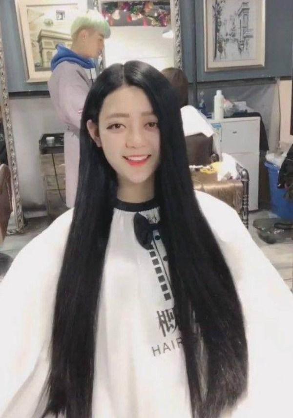 00后小女孩神似迪丽热巴, 接完长发后简直美出新高度!