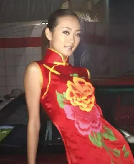 杨幂刚出道时和曾轶可长得如出一辙, 变化小的除了刘亦菲就是她了