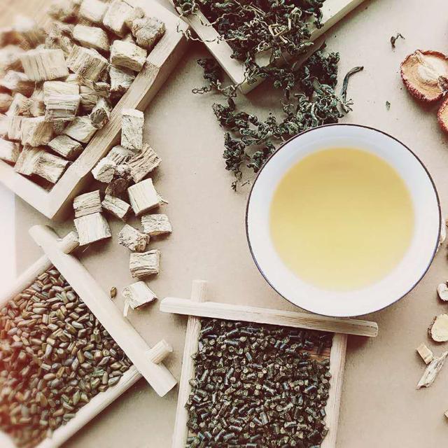 身体2处变黑, 可能是肝癌, 多吃这3种食物, 排肝毒让肝脏干净如新!