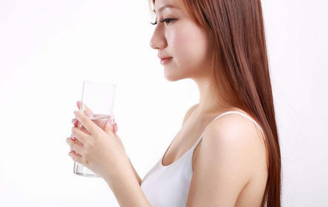 喝水会夺命? 直接危害生命的6大喝水坏习惯, 你中招没?