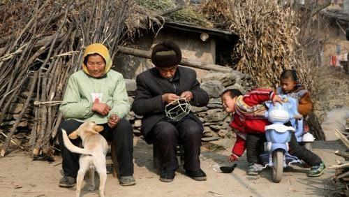 育儿宝典第七篇: 老人抚养孩子省了你的时间, 却留下很多弊端