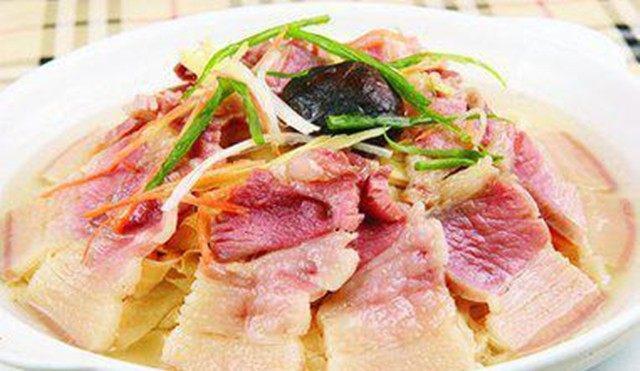 男人喝酒时请注意: 这5道常见下酒菜, 吃的越多, 越容易伤害身体