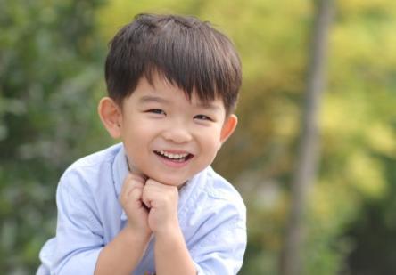 家长再生气, 孩子身上这3个部位都不能打, 它们可是生命线