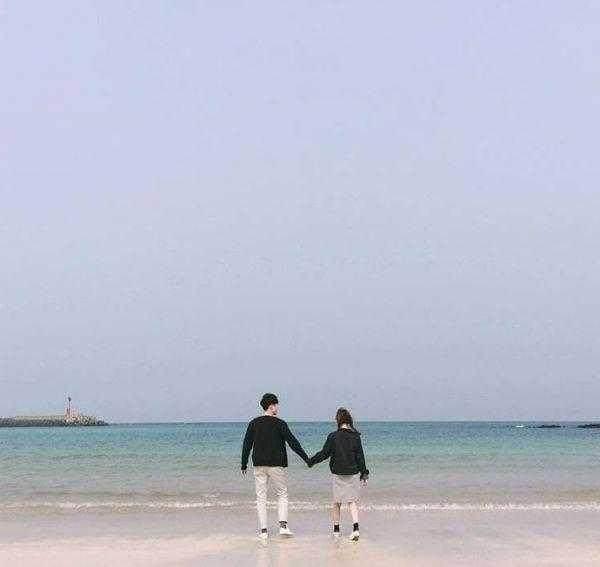 我们早已过了耳听爱情的年纪, 知道情话只是爱情的添加剂